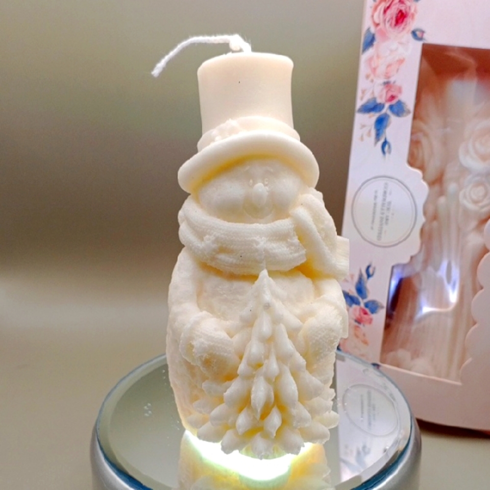 BaRich Hand Made 💕 Cream Snowman Candle